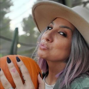 Meet your Posher, Stacy